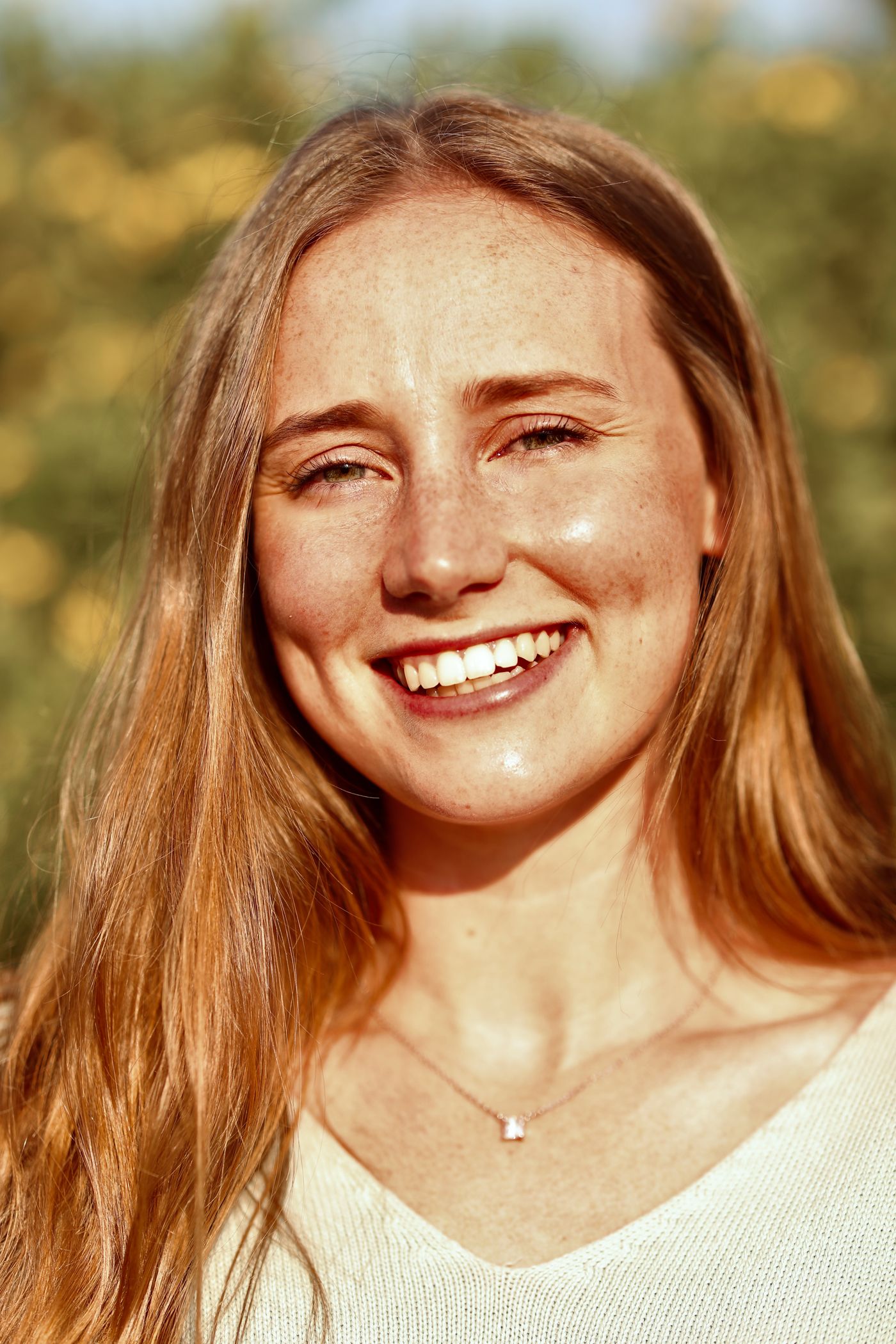 A woman smiling with healthy white teeth